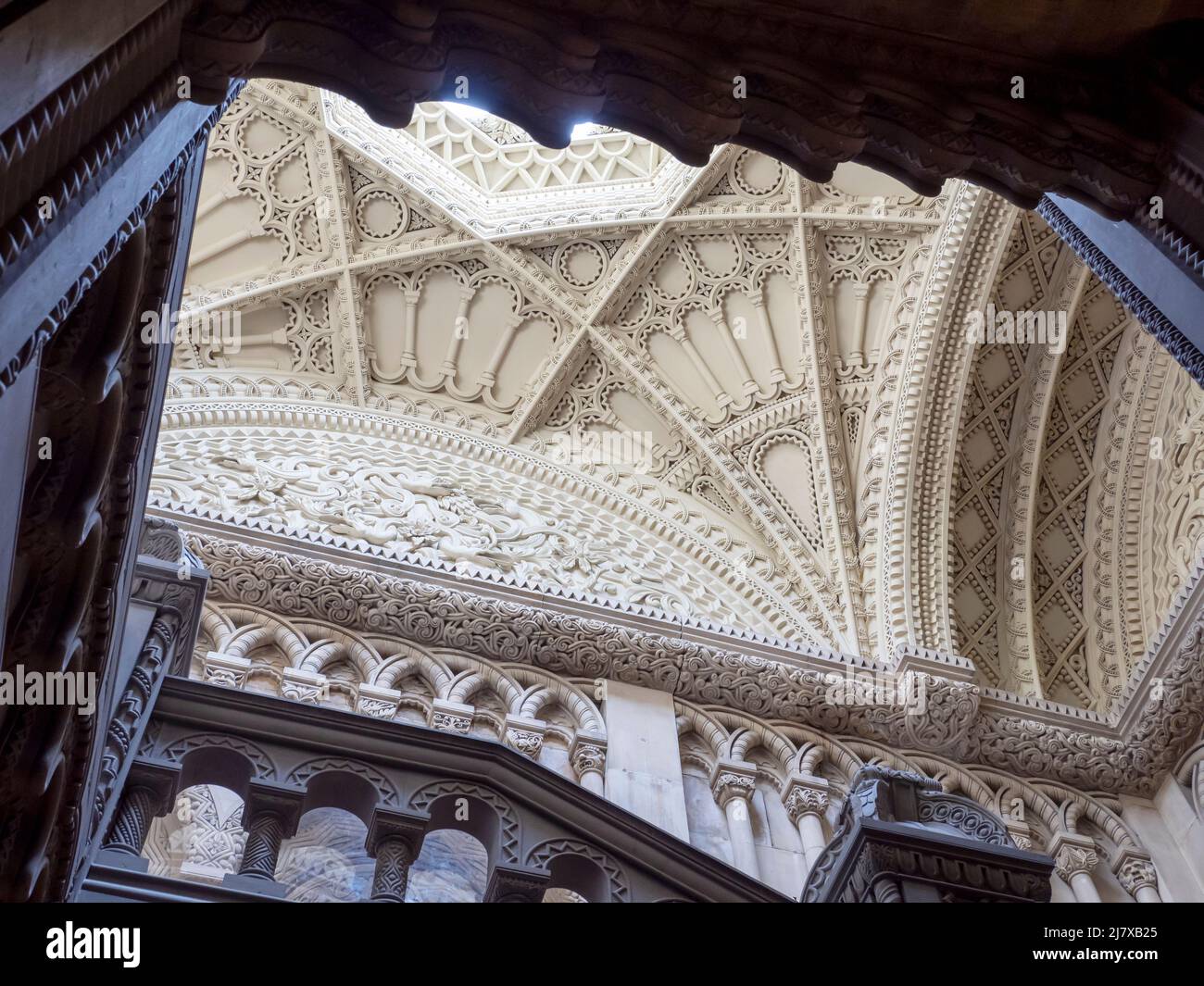 Decorazioni in gesso ornato al castello di Penrhyn, Bangor, Galles del Nord, Regno Unito. Foto Stock