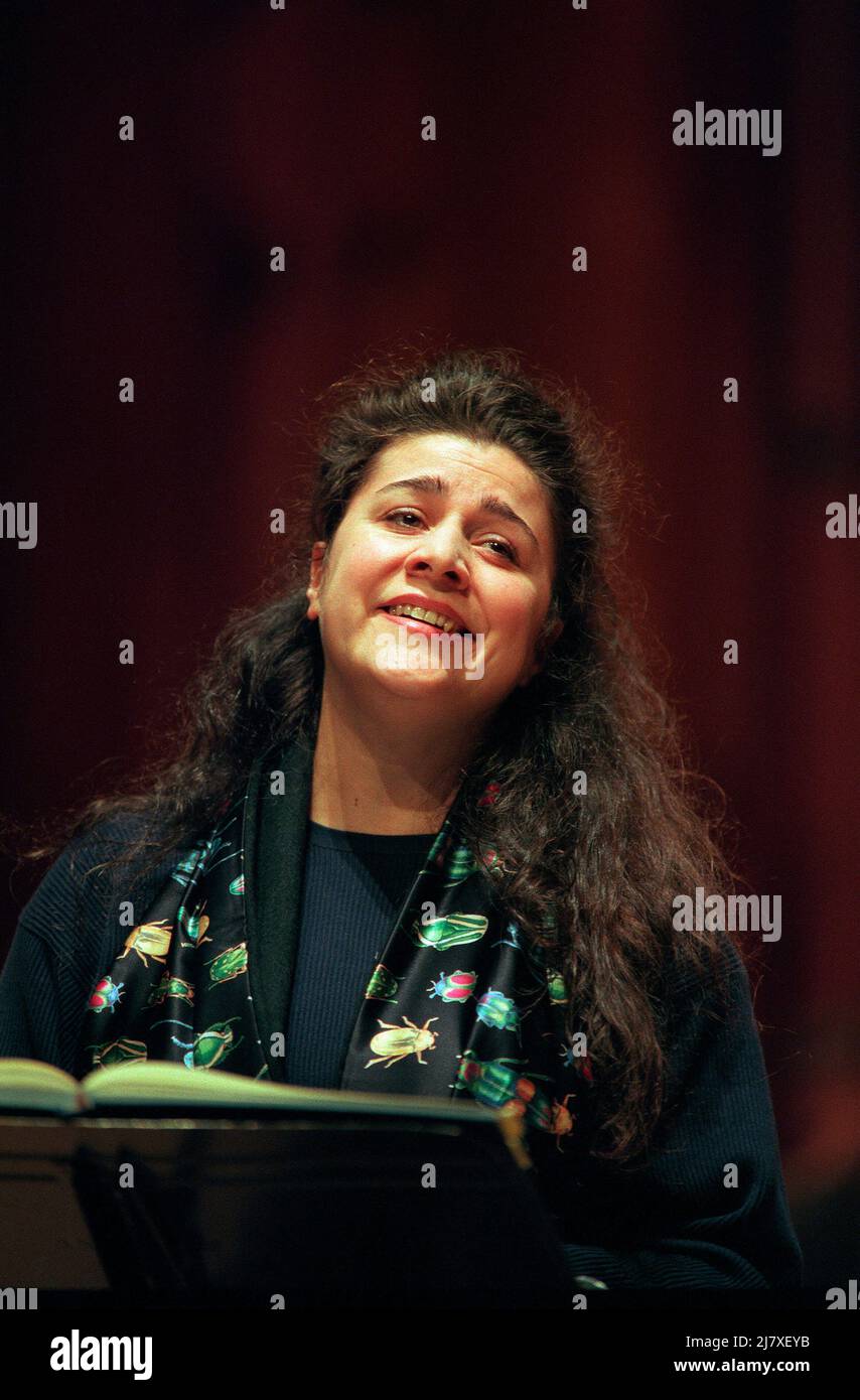 Cecilia Bartoli ha riprovato il ruolo di Alminera per un concerto DI RINALDO di Handel alla Barbican Hall, Barbican Center, Londra EC2 il 15/11/1999 Foto Stock
