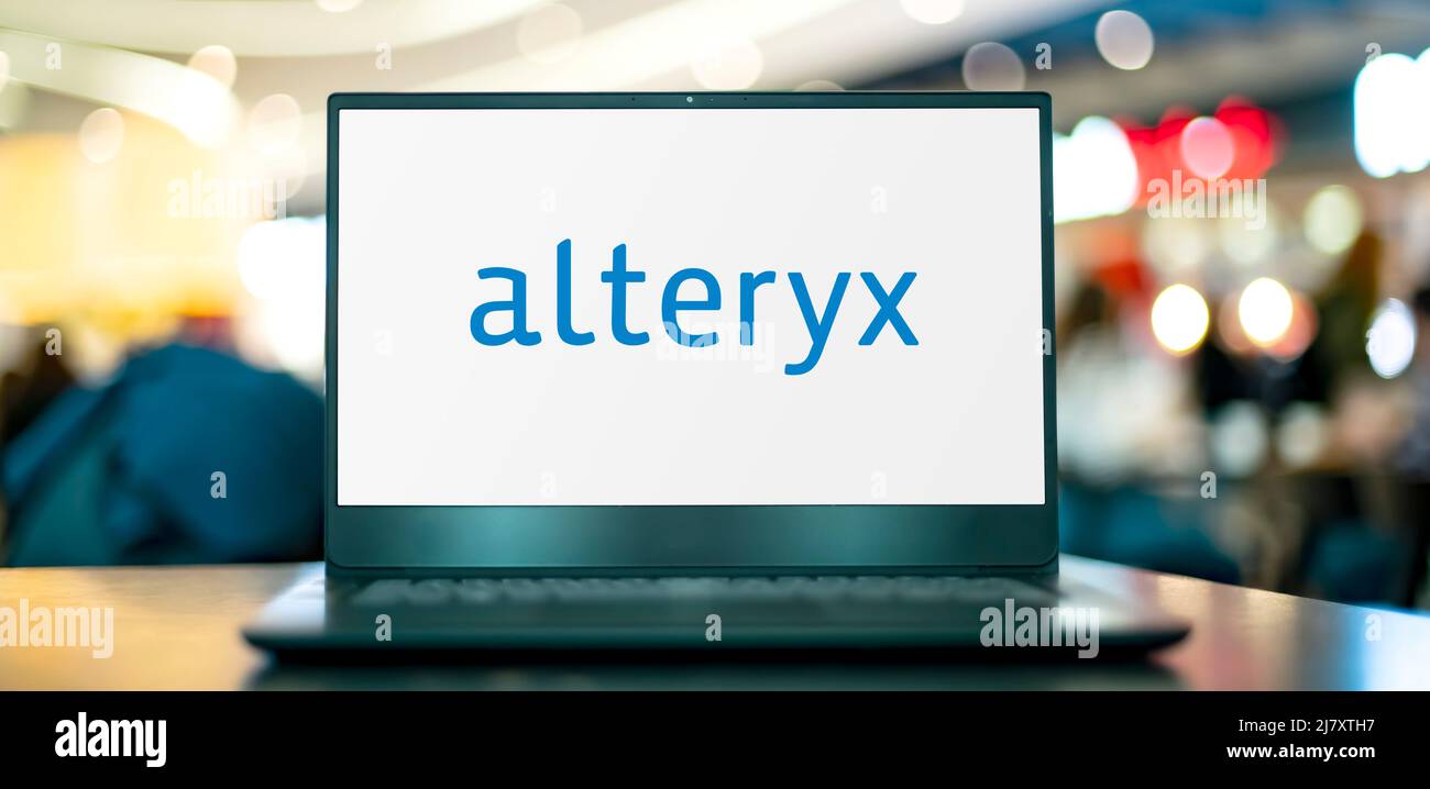 POZNAN, POL - Apr 7, 2022: Computer portatile con logo di Alteryx, una società americana di software per computer; i prodotti dell'azienda sono utilizzati per i dati Foto Stock