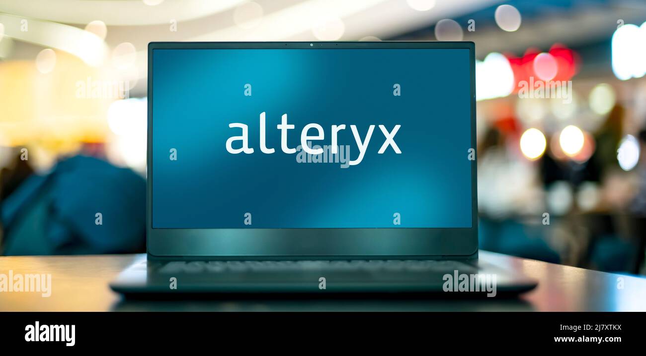 POZNAN, POL - Apr 7, 2022: Computer portatile con logo di Alteryx, una società americana di software per computer; i prodotti dell'azienda sono utilizzati per i dati Foto Stock