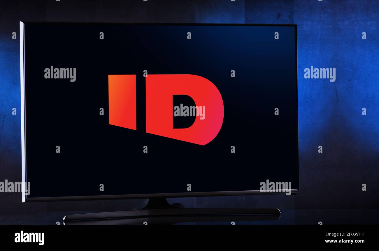 POZNAN, POL - MAR 25, 2022: Televisore a schermo piatto che mostra il logo di Investigation Discovery, una rete televisiva americana dedicata al vero docu crimine Foto Stock