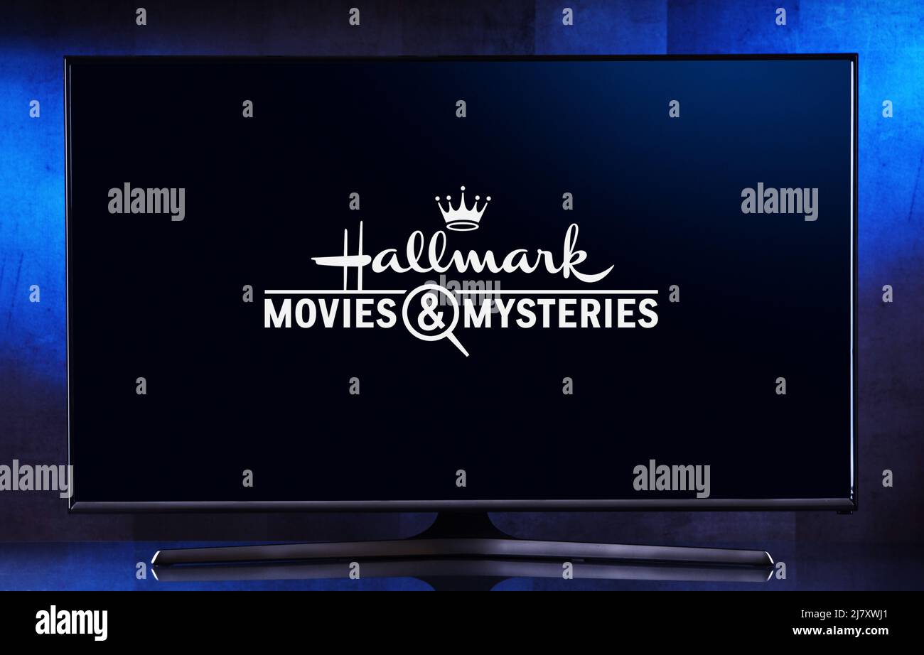 POZNAN, POL - MAR 25, 2022: TV a schermo piatto con logo Hallmark Movies and Mysteries, una televisione digitale americana via cavo e satellite ch Foto Stock