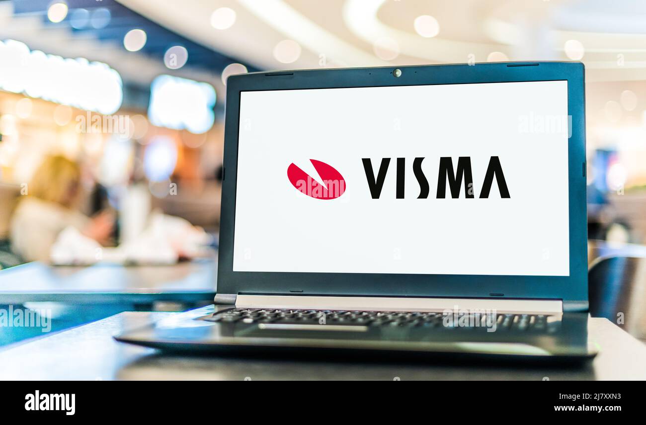 POZNAN, POL - DEC 8, 2021: Computer portatile che visualizza il logo di Visma, un'azienda che fornisce business software e LO SVILUPPO e consulenza IT correlati Foto Stock