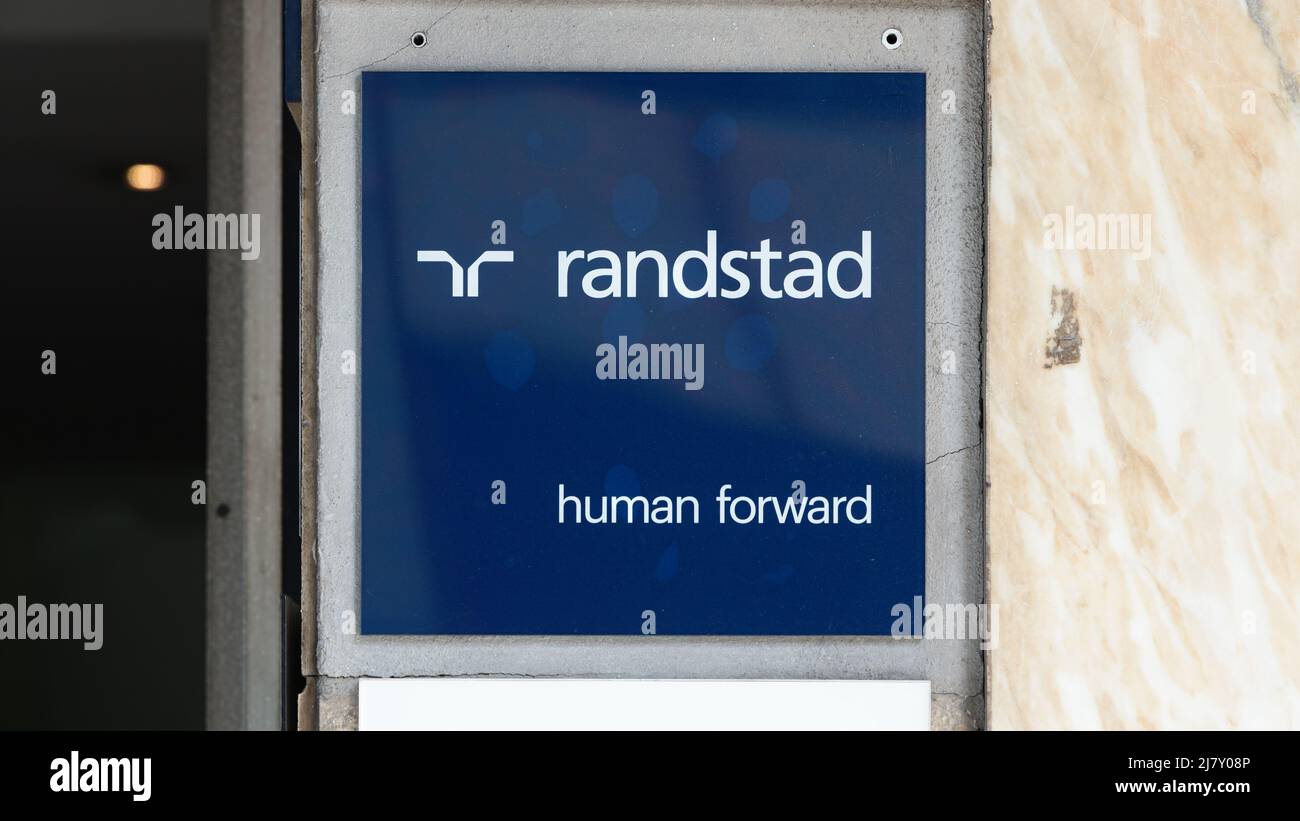 VALENCIA, SPAGNA - 05 MAGGIO 2022: Randstad è una multinazionale olandese di consulenza sulle risorse umane Foto Stock