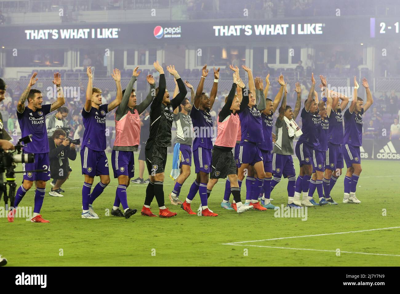 Orlando, FL: I giocatori di Orlando City celebrano la vittoria con i fan dopo il round del 32 della Lamar Hunt U.S. Open Cup contro la Philadelphia Foto Stock