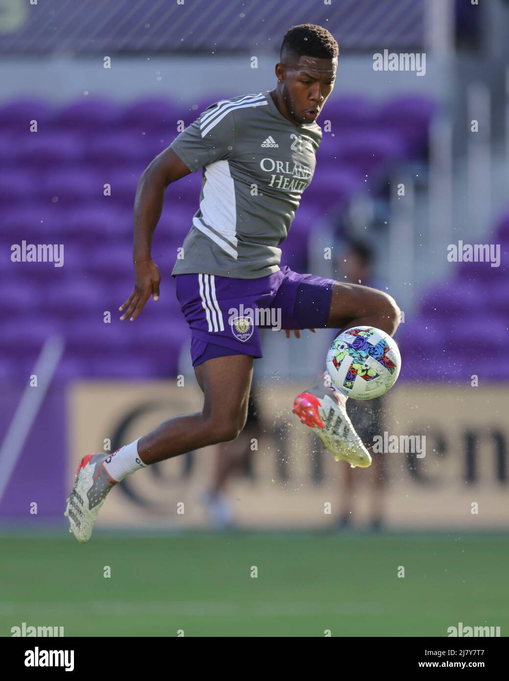 Orlando, FL: Centrocampista di Orlando City Andrés Perea (21) durante i warmup pre-partita prima del round del 32 della Lamar Hunt U.S. Open Cup contro t Foto Stock