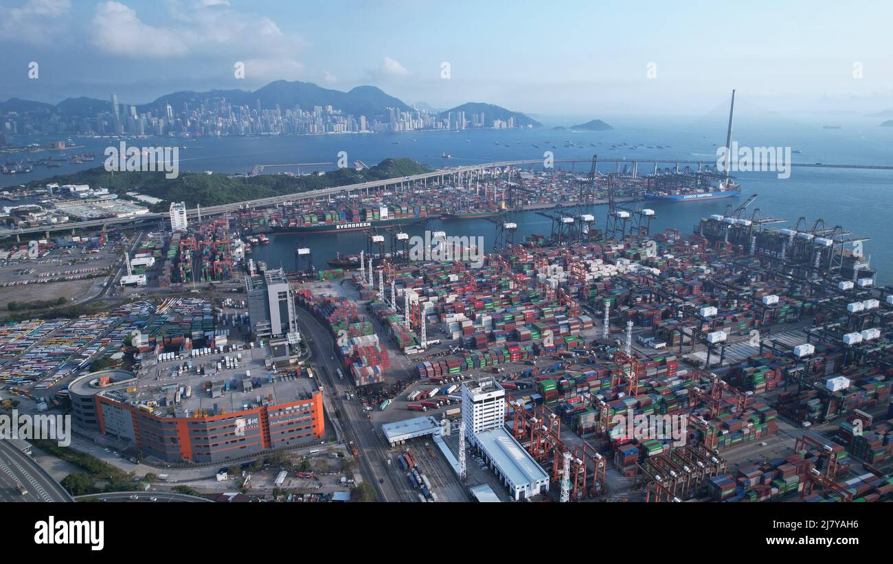 Kwai Chung container Pier, uno dei moli commerciali di Hong Kong Foto Stock