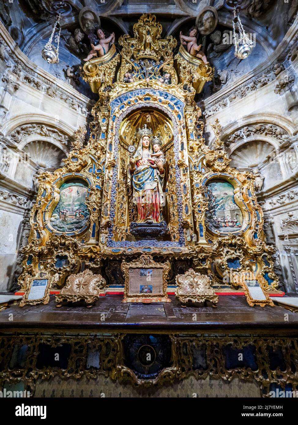 Vergine della Stella (intorno al 1566), in una pala Rococò datata intorno al 1770 - Cattedrale di Siviglia, Spagna Foto Stock