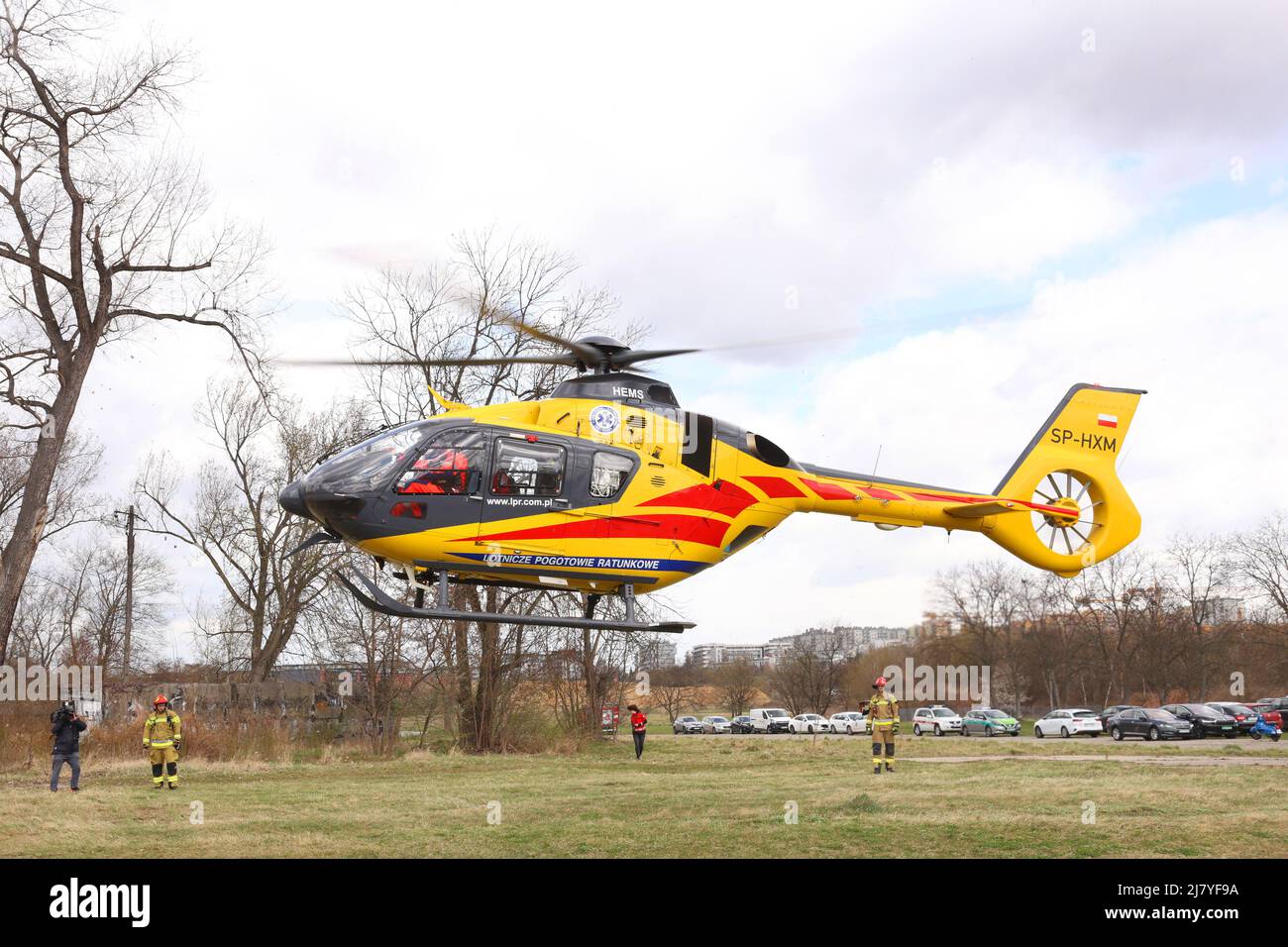 Cracovia. Cracovia. Polonia. Elicottero di salvataggio aereo Eurocopter EC1352 è trasportato in aereo durante l'esercizio di addestramento di incidenti di massa simulati. Foto Stock