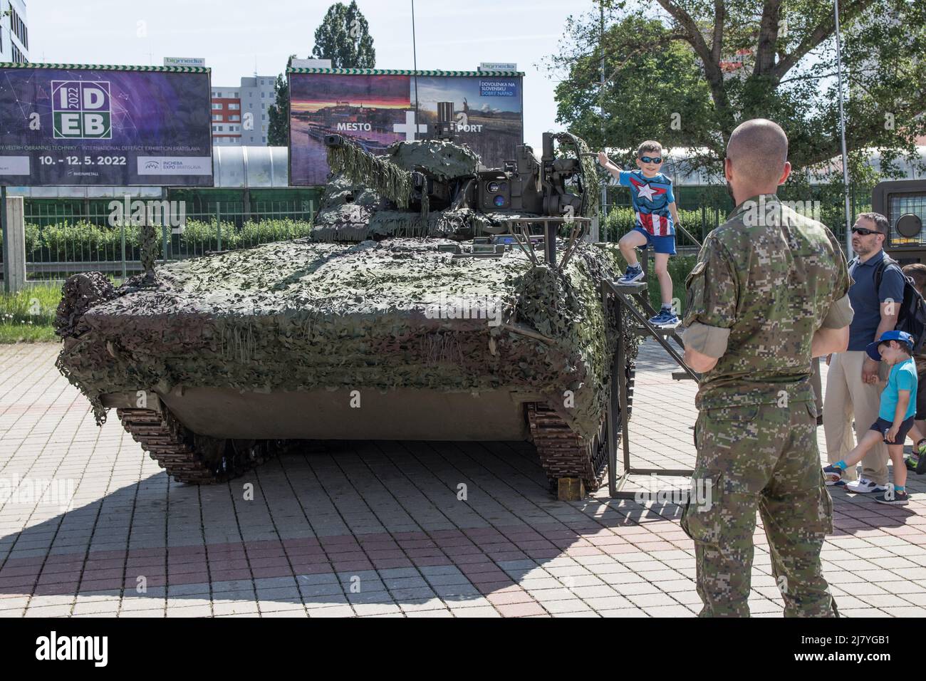 Bratislava, Slovacchia. 11th maggio 2022. Presentazioni della tecnologia della difesa e delle forze armate alla mostra internazionale della difesa. Credit: Rajmund Mogyorosi/Alamy Live News Foto Stock