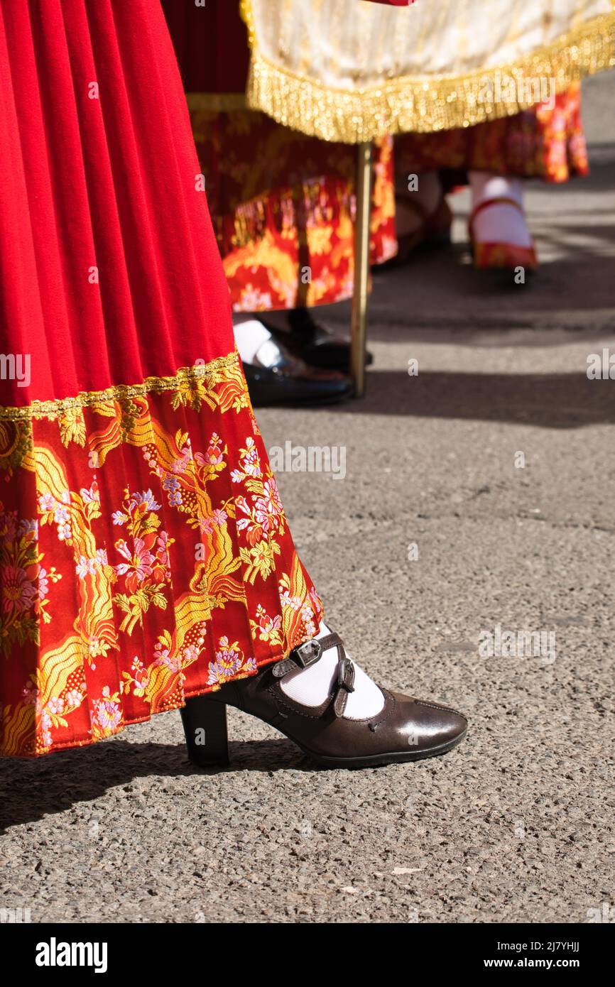 366° processione religiosa/popolare di Sant'Efisio a Cagliari, primo piano  delle scarpe del costume Foto stock - Alamy