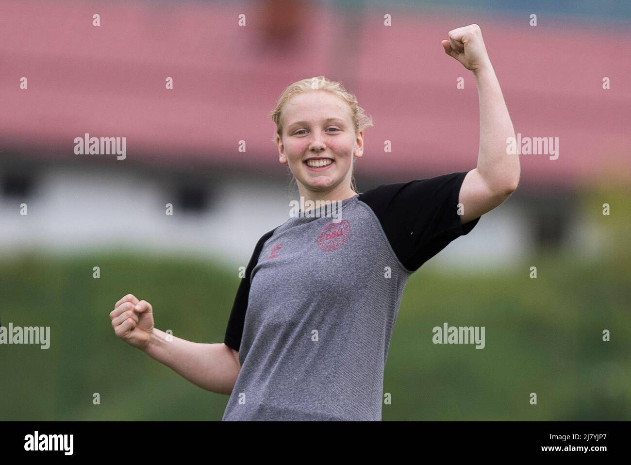 Sarajevo, Bosnia-Erzegovina, 5th maggio 2022. Johanna Sorensen di Danimarca reagisce durante la UEFA Women's Under-17 Championship 2022, Danimarca U17 Training Session al Butimir Kamp di Sarajevo, Bosnia-Erzegovina. Maggio 5, 2022. Credit: Nikola Krstic/Alamy Foto Stock