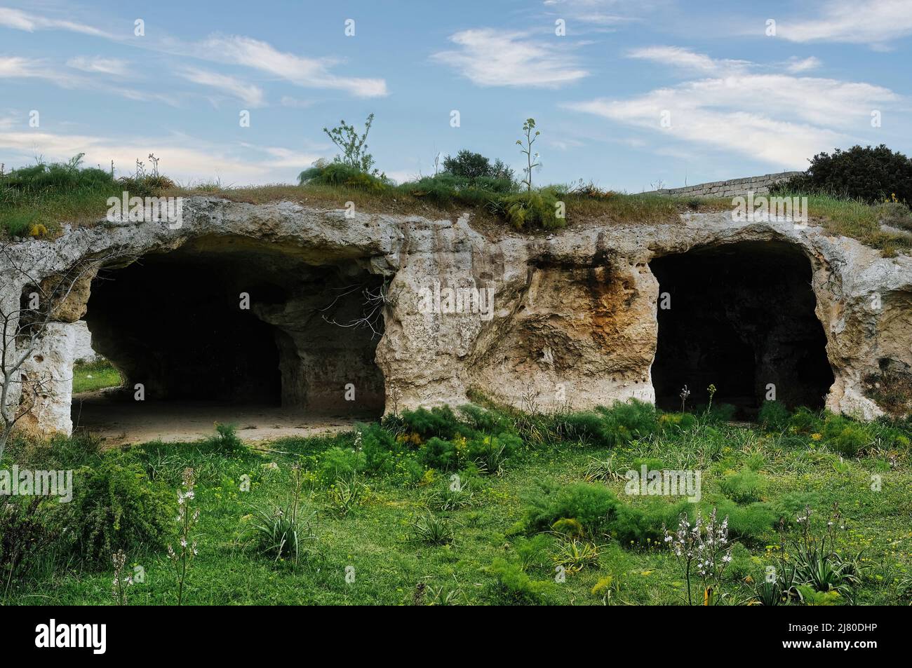 Grotte preistoriche nella Riserva della Murgia Materana (Matera) risalenti al Paleolitico e Neolitico Foto Stock