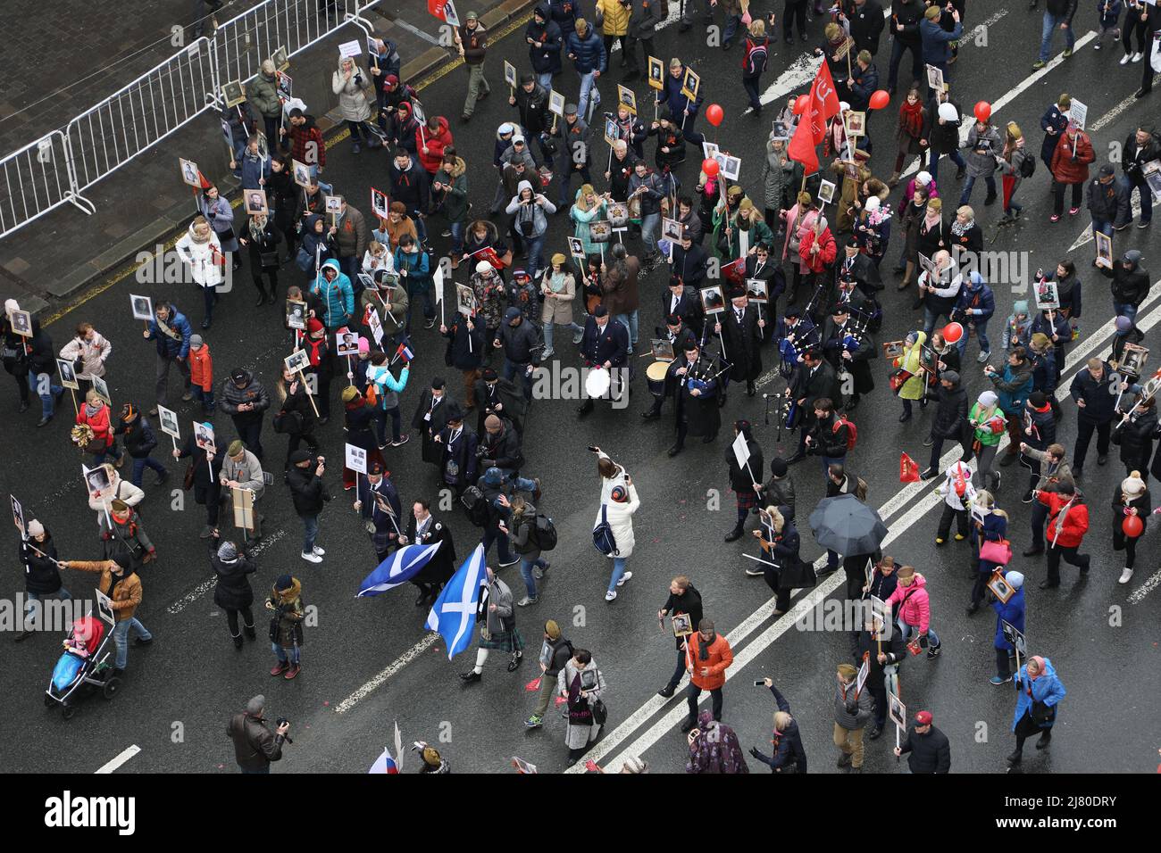 Foto del 'reggimento eterno', che memorizza i caduti durante la seconda guerra mondiale (Grande Guerra Patriottica) il giorno della Vittoria il 9 maggio a Mosca, Russia Foto Stock