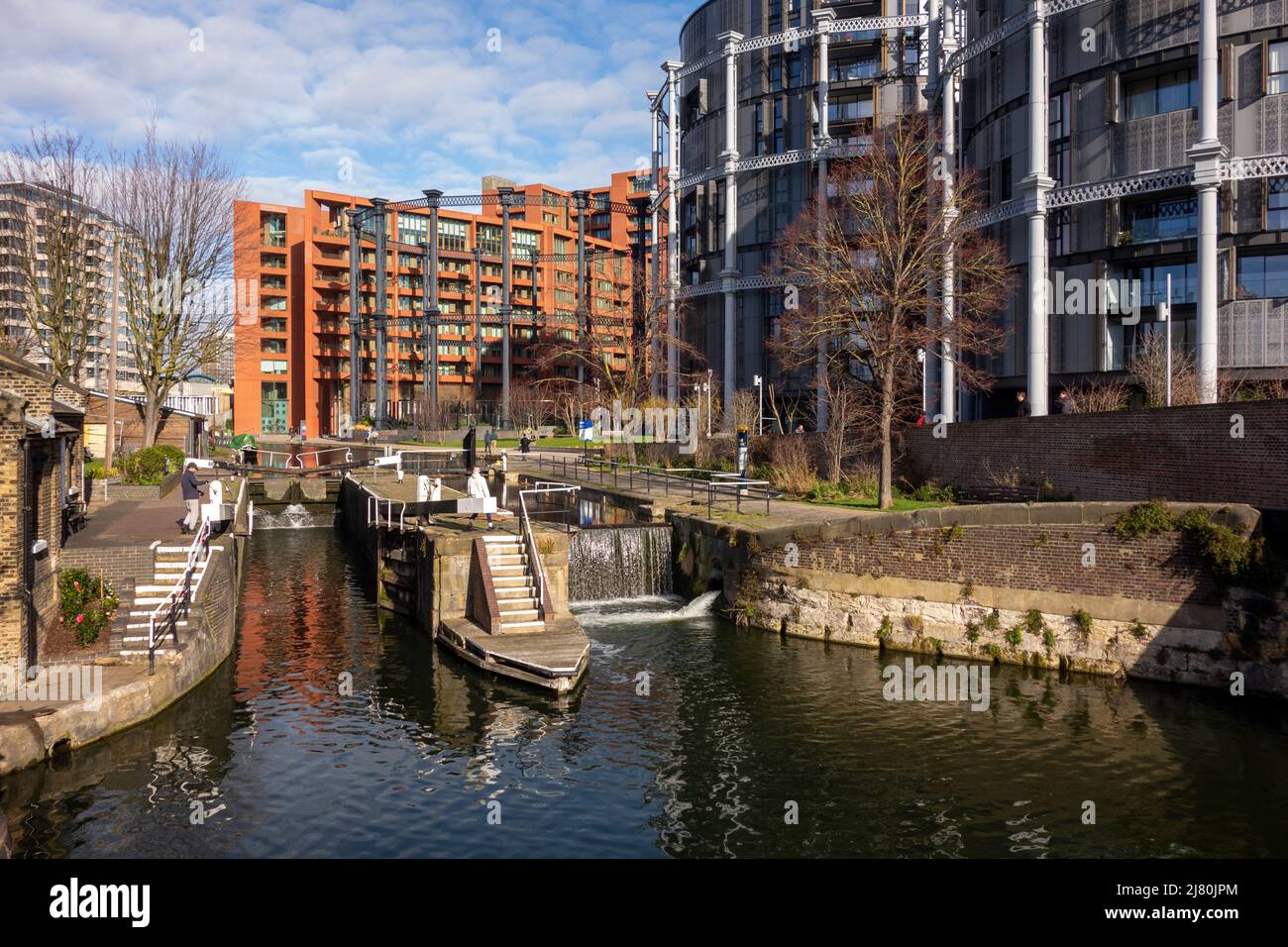St Pancras Lock, Regent's Canal, Camden, Londra, Regno Unito Foto Stock