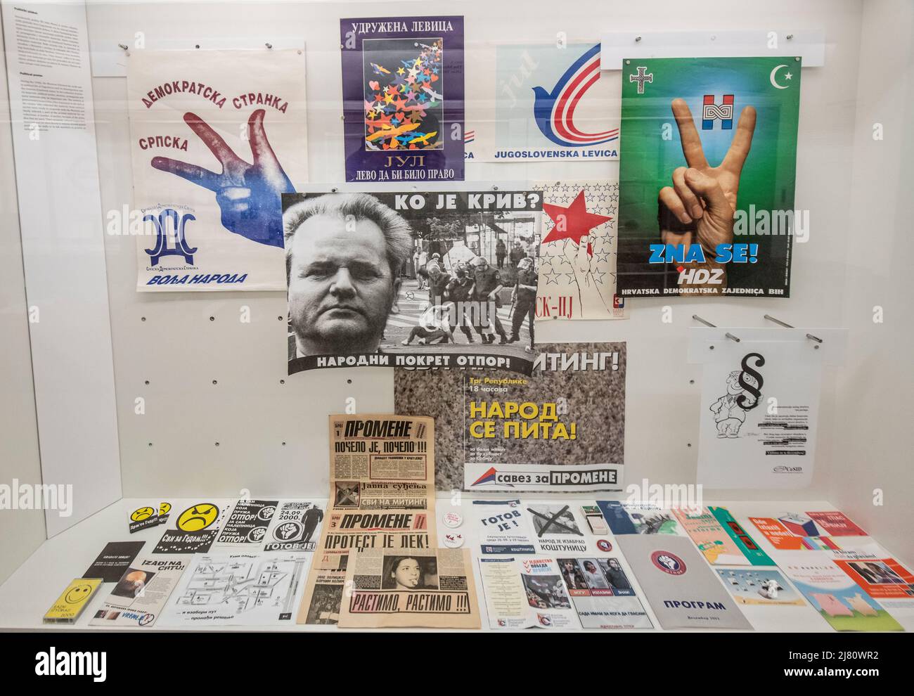 Manifesti politici delle elezioni in Jugoslavia nel 90s. Museo della Jugoslavia: Memorial Center - Josip Broz Tito Fund. Foto Stock