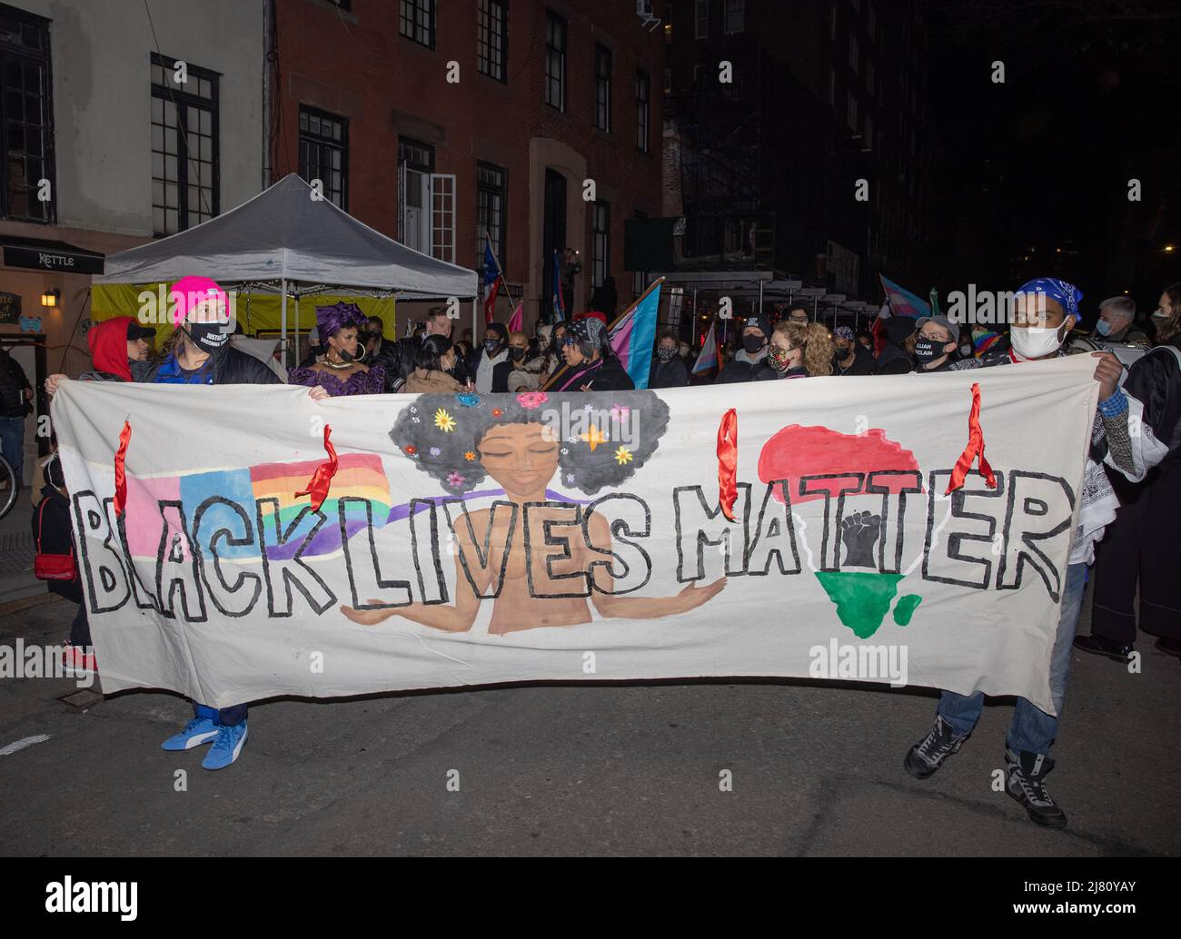 NEW YORK, N.Y. – 25 febbraio 2021: A Manhattan si vedono dimostranti di Black Lives Matter. Foto Stock