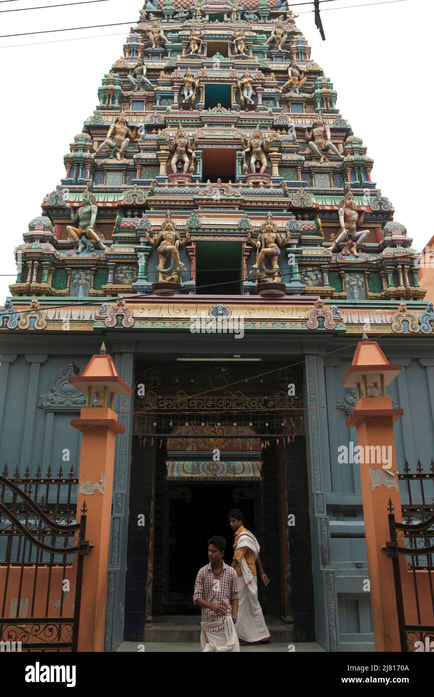 Sri Kanchi Kamakoti Peeetam tempio che costruito in stile architettonico dell'India del Sud, situato a Varanasi, Utar Pradesh, India. Foto Stock