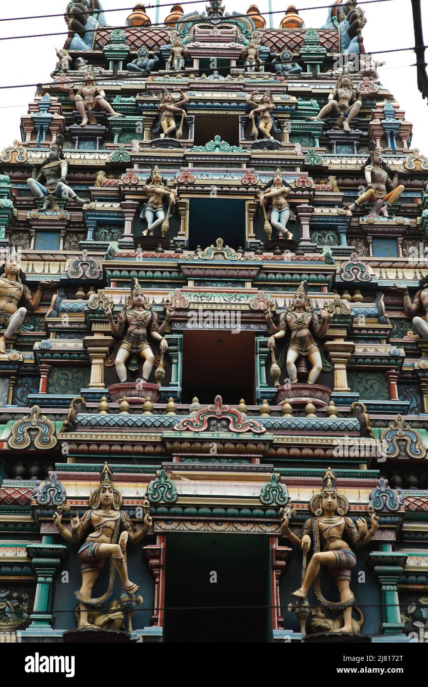 Sri Kanchi Kamakoti Peeetam tempio che costruito in stile architettonico dell'India del Sud, situato a Varanasi, Utar Pradesh, India. Foto Stock