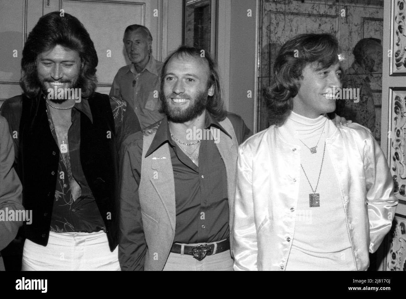 Barry Gibb, Maurice Gibb e Robin Gibb del Bee Gees in una conferenza stampa che promuove il film, Sgt. Pepper's Lonely Hearts Club Band al Beverly Wilshire Hotel di Beverly Hills, California. Luglio 1978 credito: Ralph Dominguez/MediaPunch Foto Stock