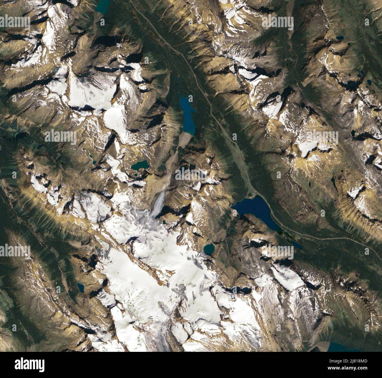 3 maggio 2022 - Canadian Rockies - DATA FOTO: 24 agosto 1999: Il ghiacciaio Peyto nel Parco Nazionale di Banff è uno dei ghiacciai più monitorati al mondo. Nel 1968, le Nazioni Unite hanno scelto Peyto come ghiacciaio di riferimento per l'iniziativa internazionale di ricerca del decennio idrologico. Da allora, squadre di scienziati hanno viaggiato regolarmente alle Montagne Rocciose canadesi per condurre lavori sul campo e calcolare i cambiamenti nella massa del ghiacciaio, fornendo alla comunità scientifica un record di dati più lungo e più dettagliato per Peyto rispetto alla maggior parte degli altri ghiacciai. Nella maggior parte degli anni, Peyto ha perso molto più massa th Foto Stock