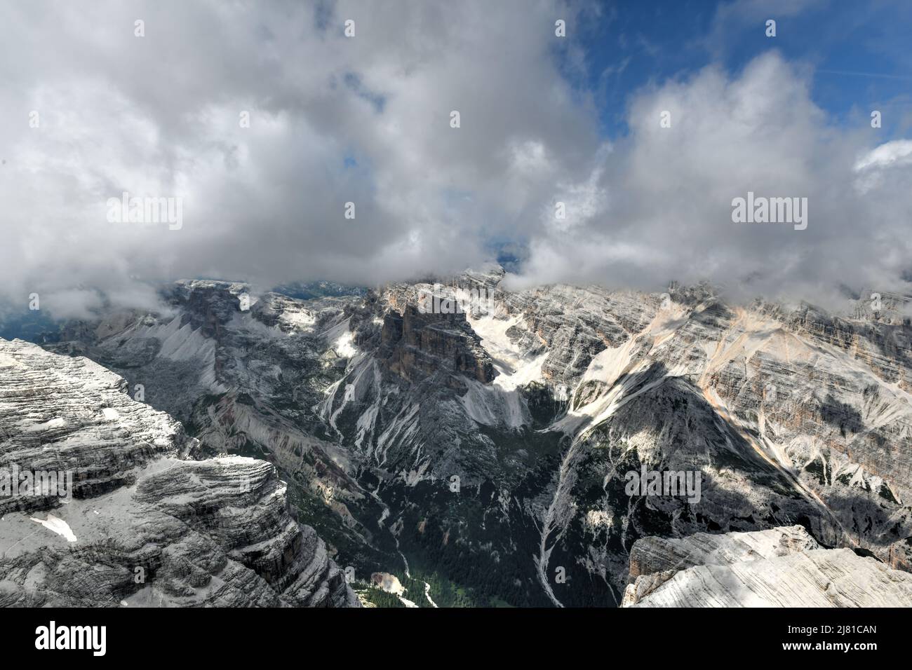 Un paesaggio mozzafiato sulle Dolomiti in Italia. Dolomiti Patrimonio mondiale dell'UNESCO in estate. Sud Tirolo. Alpi Italiane. Foto Stock