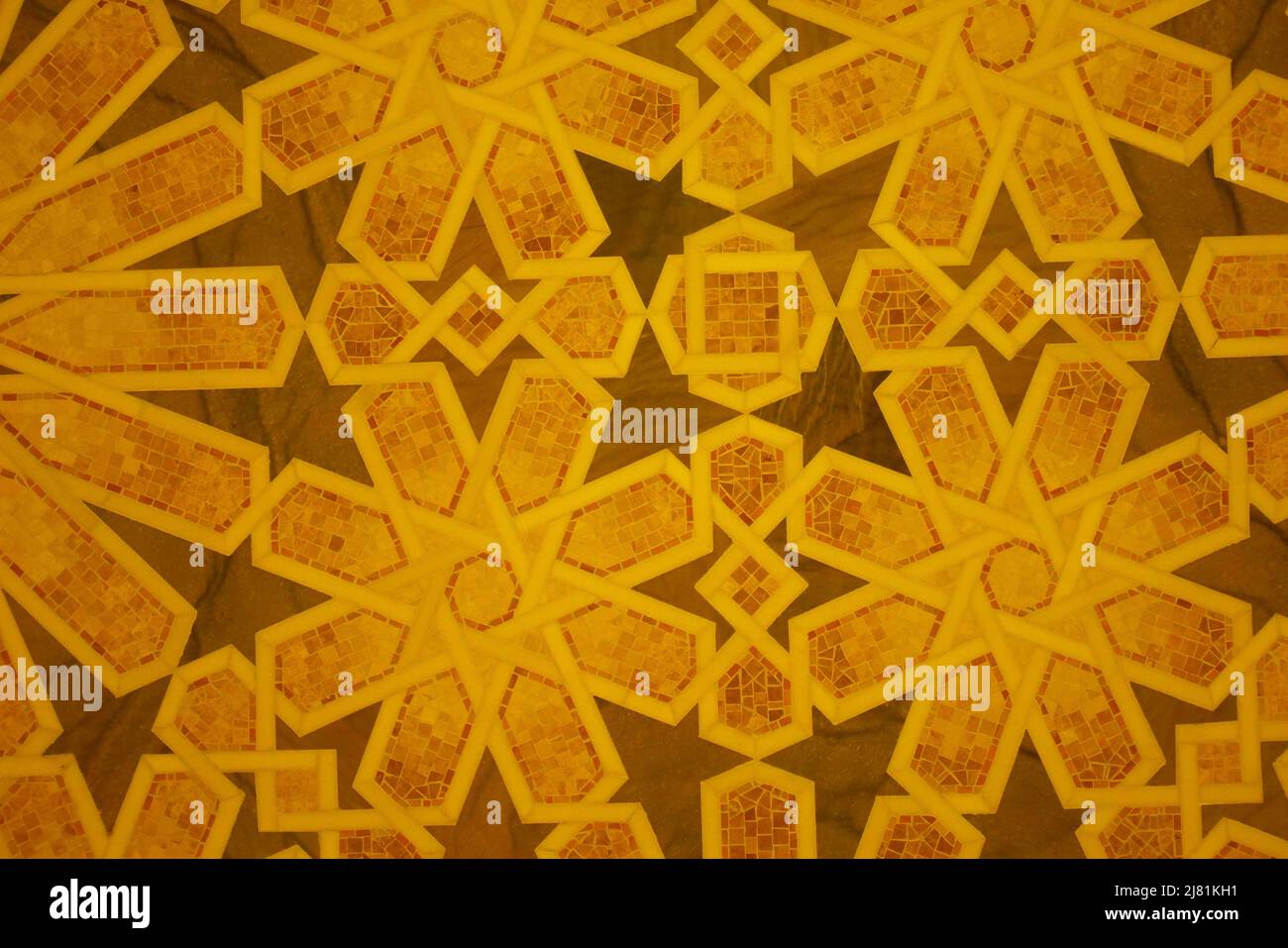 Piastrelle a pareti geometricamente modellate in design islamico, Qasr al Watan, il palazzo presidenziale degli Emirati Arabi Uniti, Abu Dhabi, Emirati Arabi Uniti Foto Stock