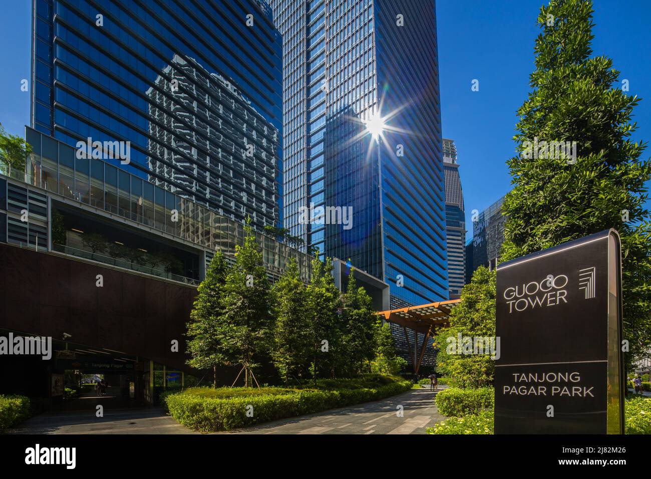 Cartello della Torre Guoco presso il Parco Tanjong Pagar. La Guoco Tower è l'edificio commerciale più alto di Singapore 2022. Foto Stock