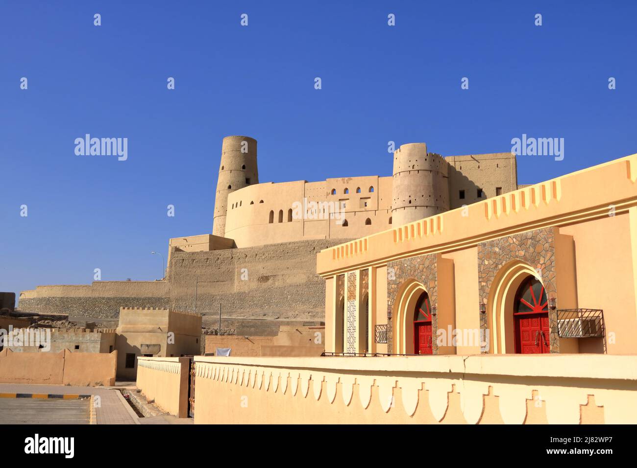 Marzo 16 2022 - Bahla, Oman: Si ritiene che il forte di Bahla sia stato costruito tra il 12th e il 15th secolo dal Nebhan Banu costruito con mattoni fatti di Foto Stock