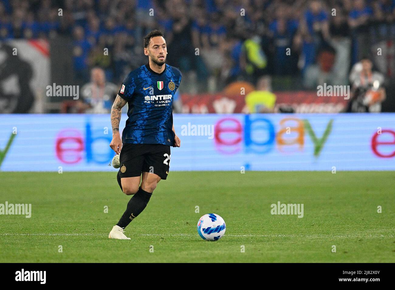 Roma, Italia, 11 Maggio, 2022 Hakan Calhanoglu del FC Internazionale alla Juventus vs Internazionale Campionato Italiano finale 2021-2022 Calcio Match Credit:Roberto Ramaccia/Alamy Live News Foto Stock