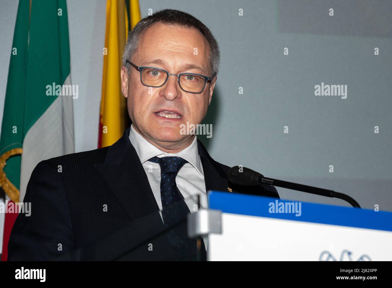 Napoli, Italia. 12th maggio 2022. Carlo Bonomi, Presidente di Confindustria durante il suo discorso all'Assemblea pubblica 'coesione south' organizzata dall'Unione industriale di Napoli. Credit: Independent Photo Agency/Alamy Live News Foto Stock