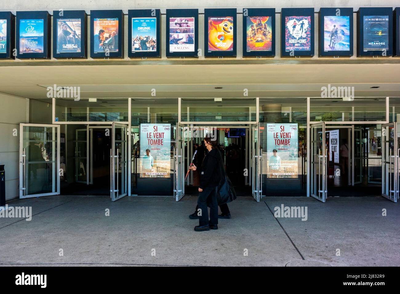 Parigi, Francia, Front, French Movie Posters, 13th District, MK2 Bibliotheque Cinema, persone, esterno, ingresso al teatro Foto Stock