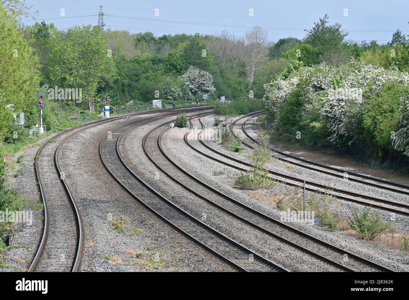 I binari diretti a nord dalla stazione ferroviaria di Banbury mostrano l'angolo della curva appena oltre la stazione stessa. Foto Stock