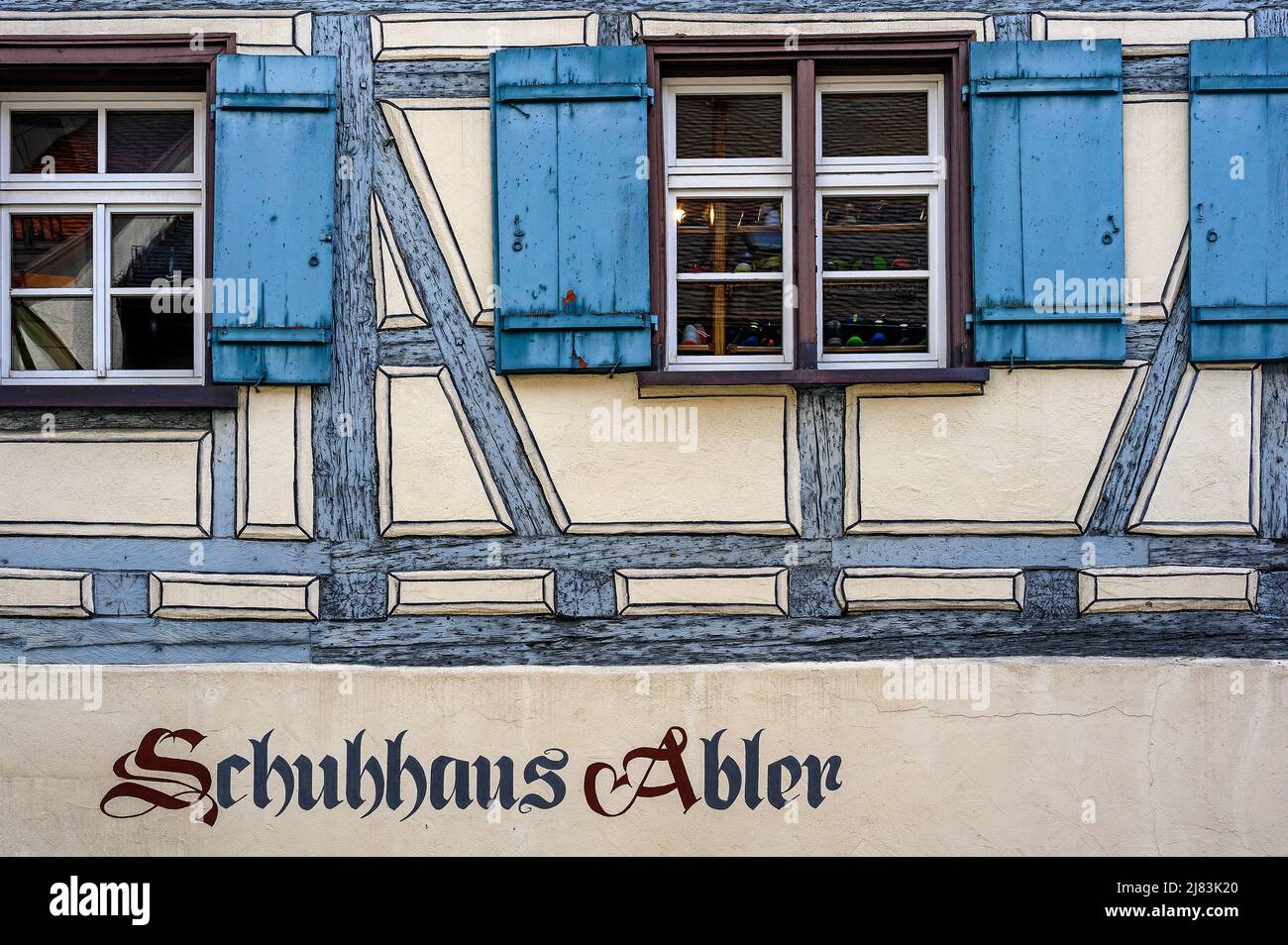 Facciata blu a graticcio del 16th secolo, 'Haus am Eselloch', Wangen im Allgaeu, Baden-Wuerttemberg, Germania Foto Stock