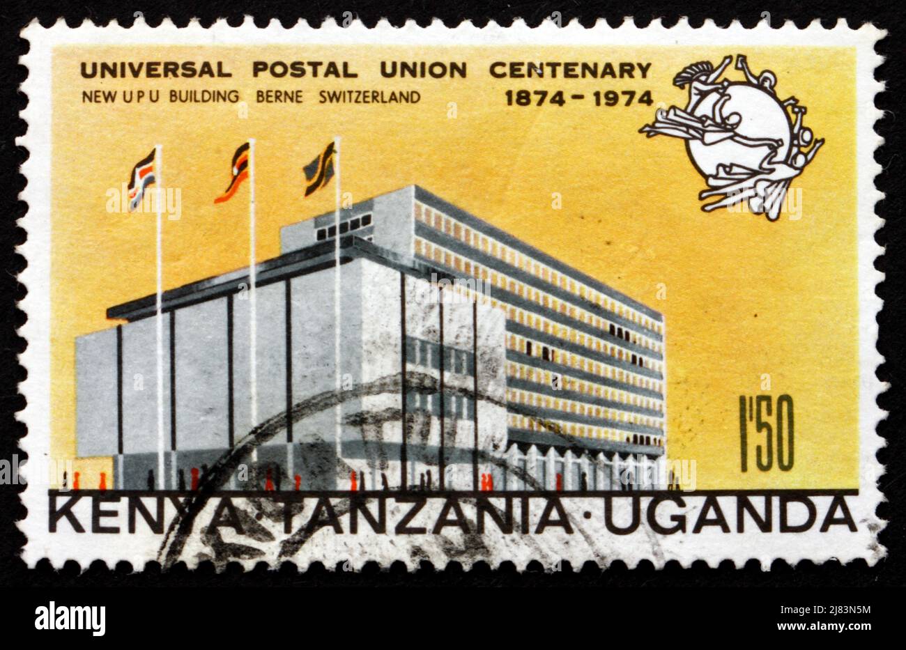 TANZANIA, KENYA, UGANDA - CIRCA 1974: Un francobollo stampato in Tanzania mostra la sede centrale dell'UPU, Berna, Unione postale universale, circa 1974 Foto Stock