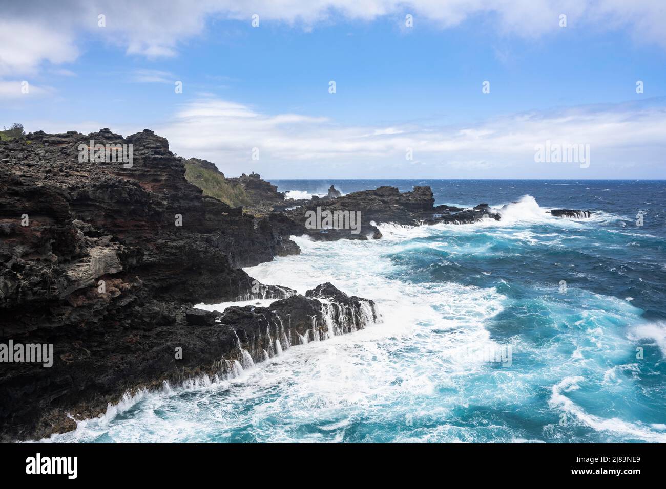 Felsige Kueste mit tosendem Meer, Kahakuloa Bay, Maui, Hawaii, USA Foto Stock