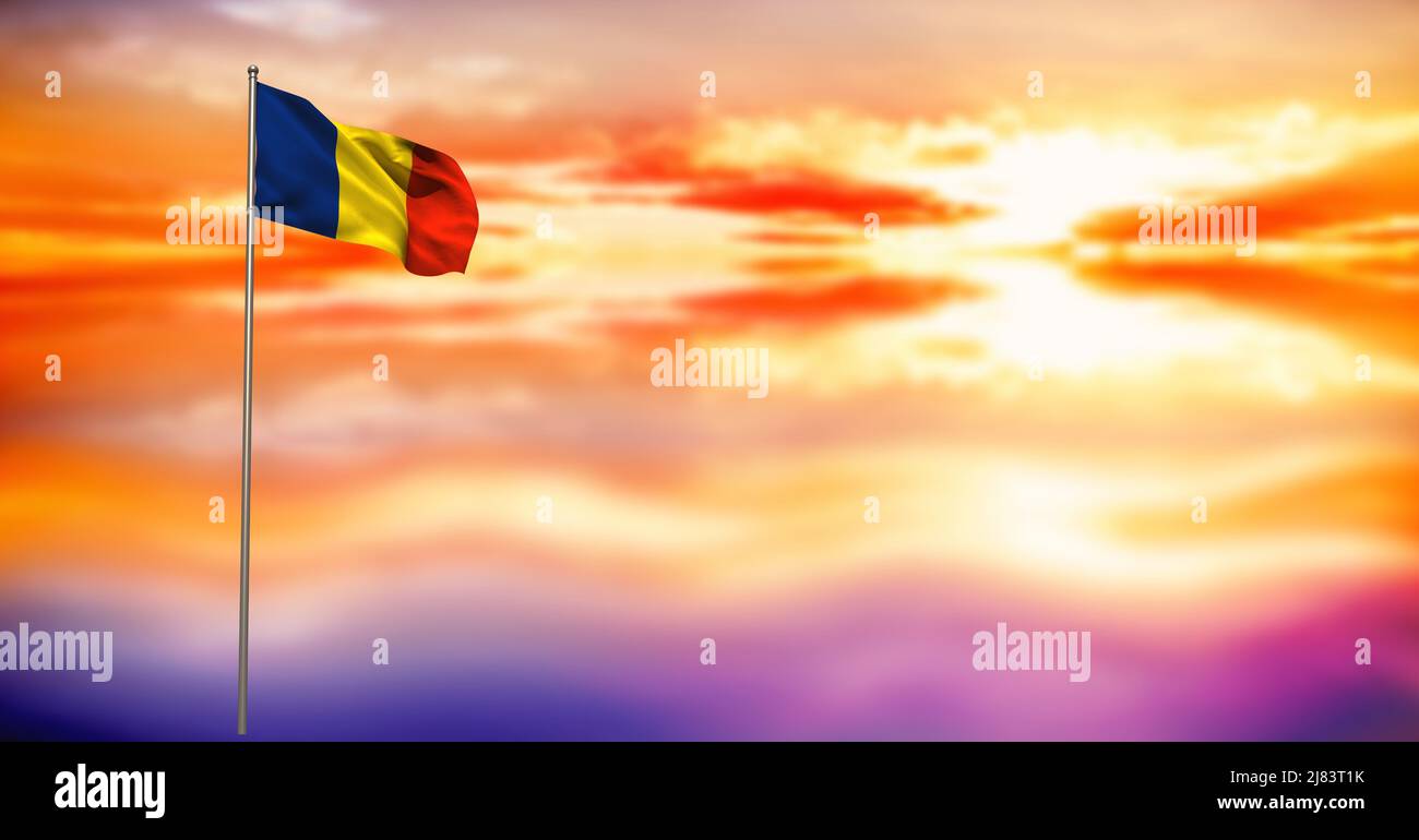 Immagine composita di una bandiera rumena che sventola contro il cielo del tramonto sullo sfondo Foto Stock