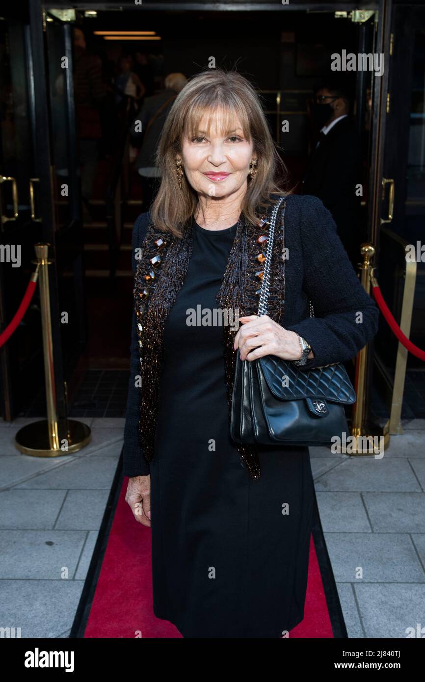 Londra, UK, Giovedì 12th Maggio 2022 Stephanie Beacham arriva alla serata di stampa Wild Tango al Peacock Theatre di Aldwych. Credit: DavidJensen / Empowics Entertainment / Alamy Live News Foto Stock