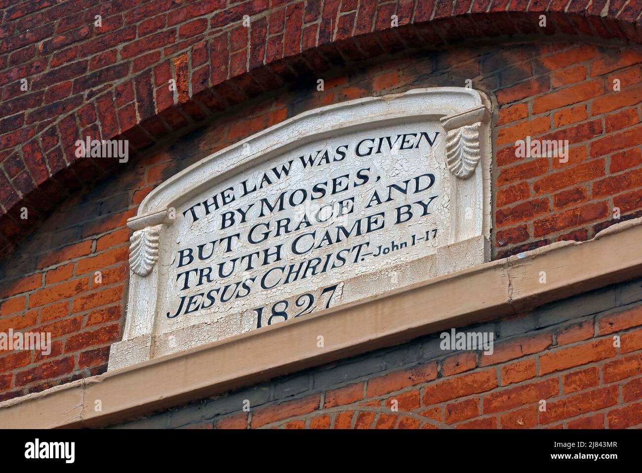 Cappella Iscrizione Stockton Heath 1827, Warrington, Cheshire, Inghilterra, WA4 - la legge è stata data da Mosè Foto Stock