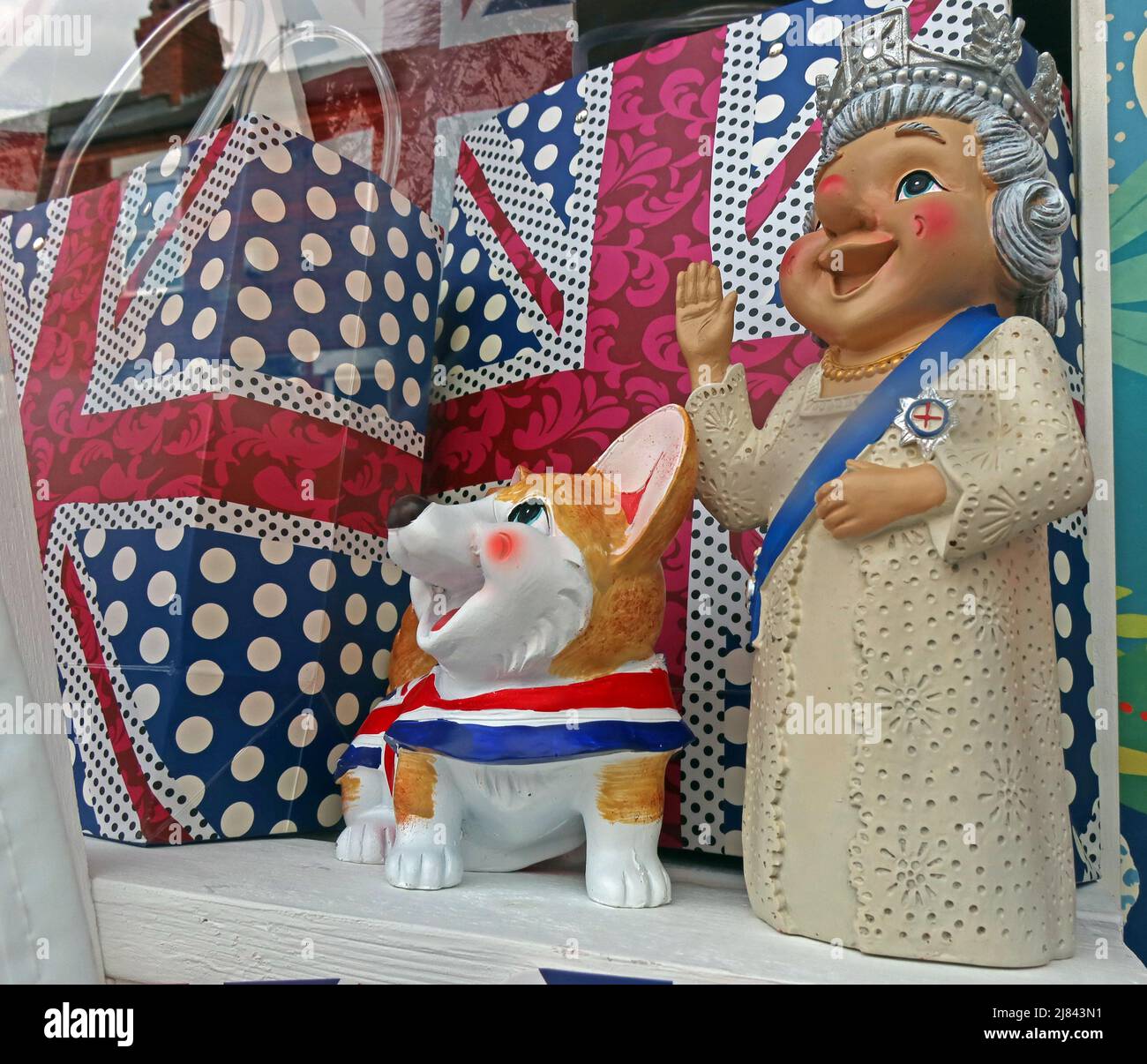 Queens Platinum Jubilee Celebration decorazioni per finestre, Stockton Heath, Warrington, Cheshire, UK, WA4 6NJ Foto Stock