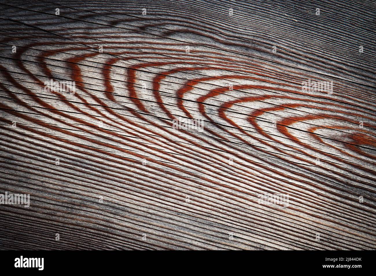 sfondo o texture astratto linea arancione su un asse di legno Foto Stock