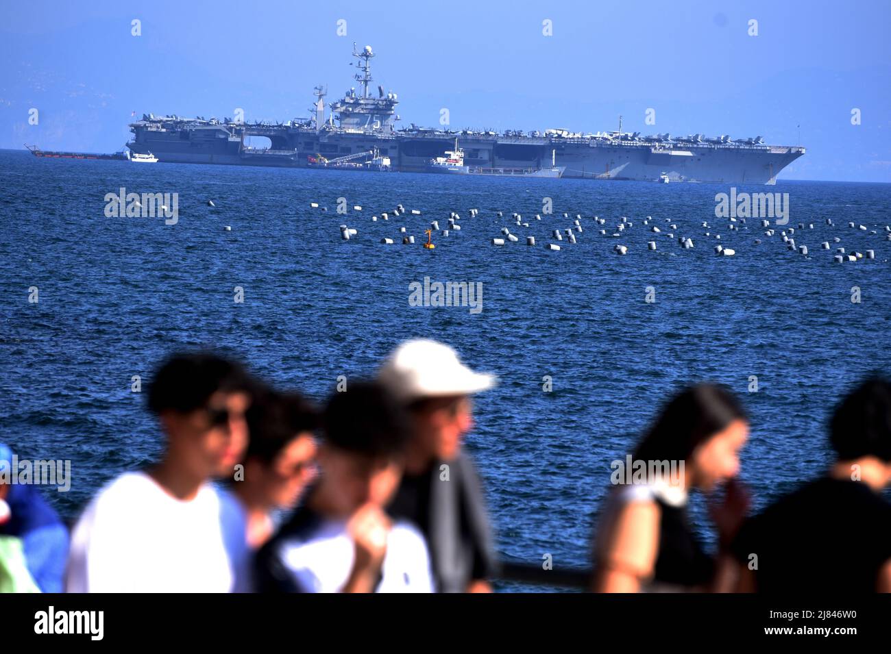 Napoli, Campania, Italia. 12th maggio 2022. Vettore aereo nucleare Truman ormeggiato nella baia di Napoli, il vettore aereo è impegnato in operazioni di sicurezza della sesta flotta per la stabilità marittima. (Credit Image: © Pasquale Gargano/Pacific Press via ZUMA Press Wire) Foto Stock