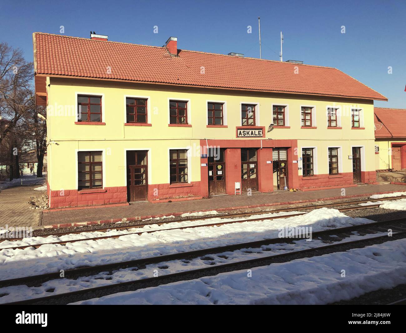 Erzurum, Turchia - 22 febbraio 2022: Edificio della stazione ferroviaria di Askale a Erzurum Foto Stock