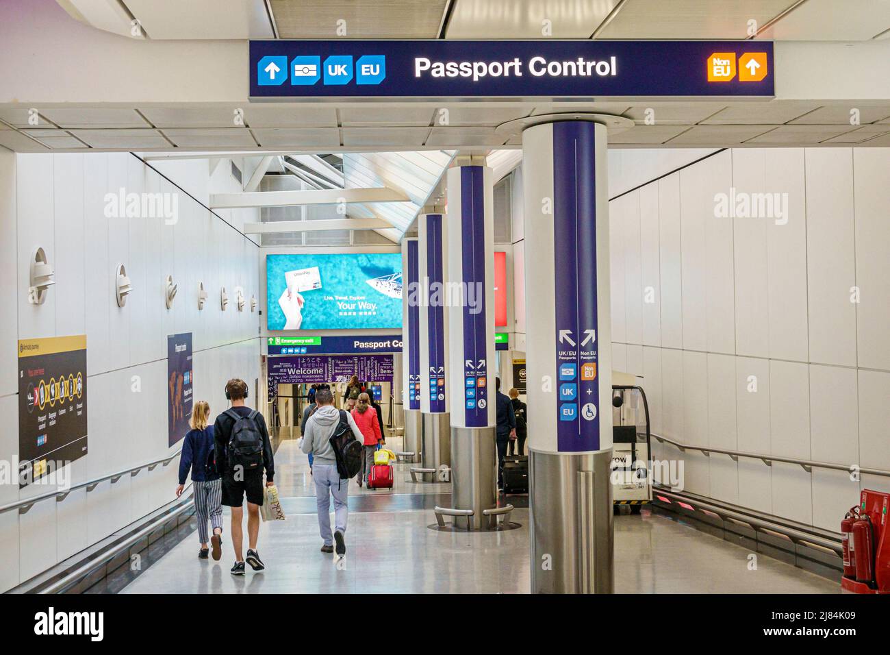 London England,UK,Heathrow Airport LHR Passport control,cartello indicazioni terminal gate area arrivi passeggeri Foto Stock