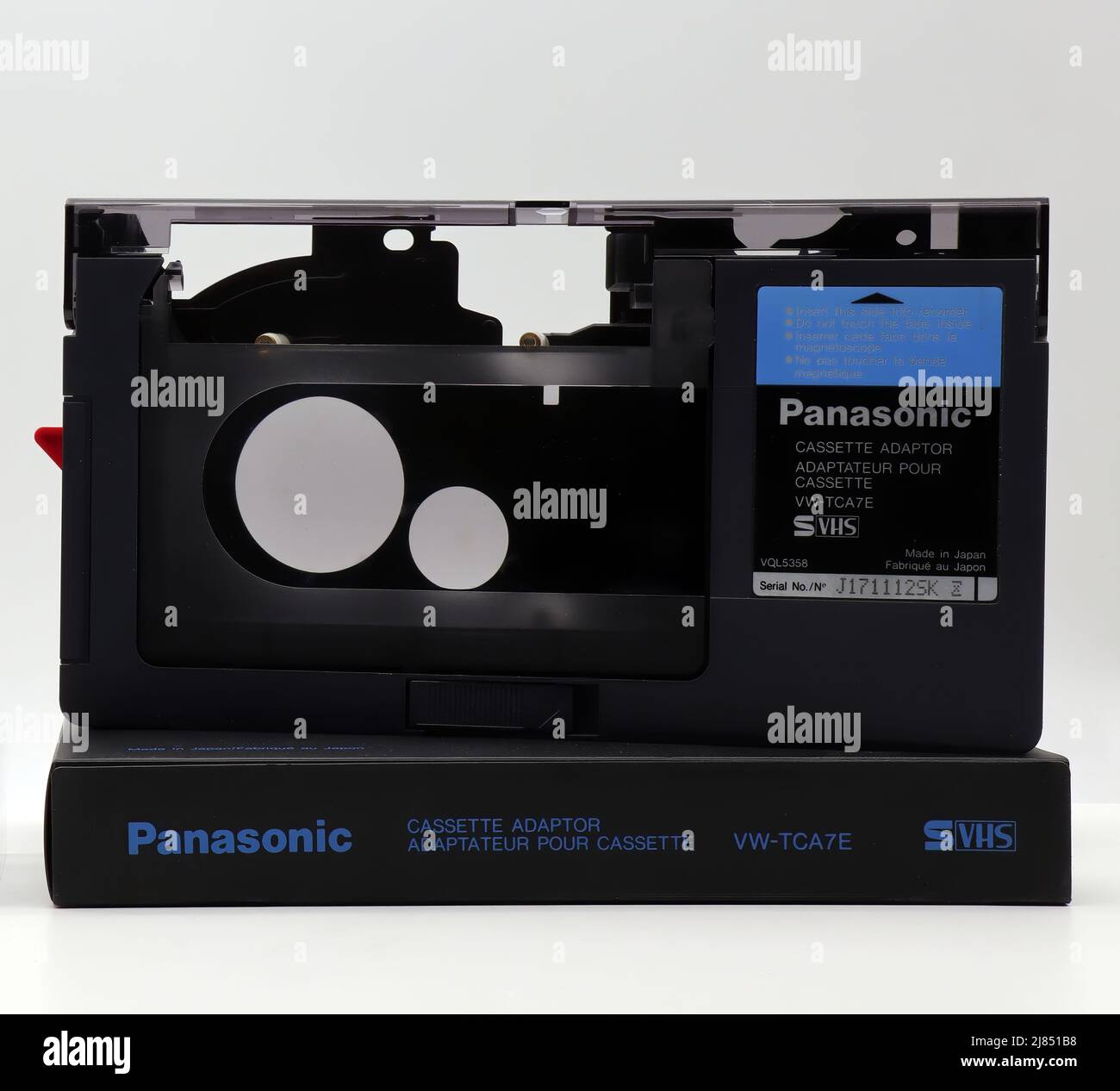 Adattatore per videocassette Vintage Panasonic VW-TCA7E S-VHS. Tecnologia vintage Foto Stock