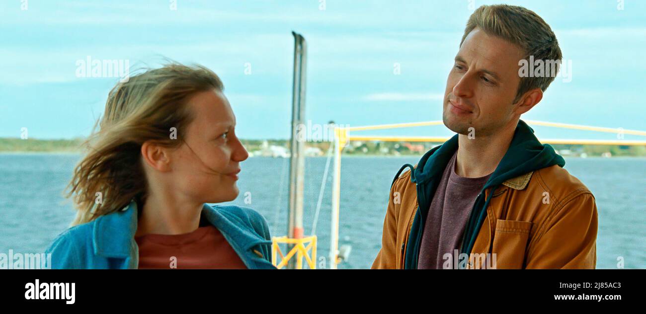 MIA WASIKOWSKA e ANDERS DANIELSEN SI TROVANO a BERGMAN ISLAND (2021), diretto da mia HANSEN-LOVE. Credit: Arte France Cinéma / Album Foto Stock