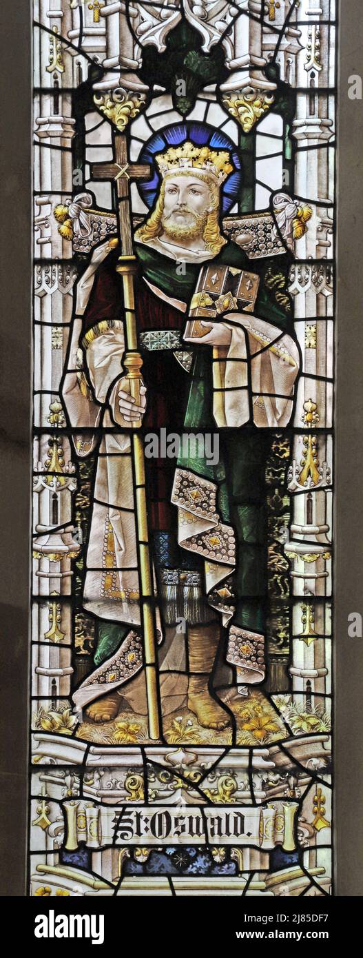 Vetrata di Percy Bacon & Brothers raffigurante San Oswald, Re di Northumbria, Chiesa di tutti i Santi, Evesham Foto Stock
