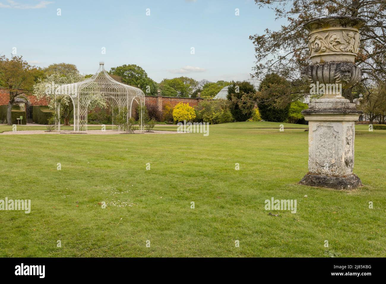 parco pubblico e giardini molto curati per i visitatori Foto Stock