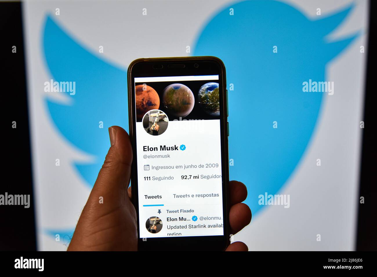 São PAULO, SP - 13.05.2022: AÇÕES DO TWITTER CAEM - Twitter azioni è sceso quasi del 20% il Venerdì, (13) dopo Elon Musk ha detto che l'acquisto è stato temporaneamente sospeso, poco dopo, Musk ha detto che è impegnato per l'affare. (Foto: Roberto Casimiro/Fotoarena) Foto Stock