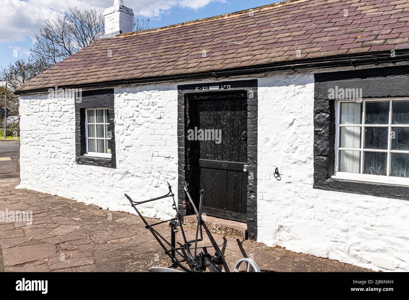 Il famoso Old Blacksmiths Shop, sede del matrimonio con l'incudine, a Gretna Green, Dumfries & Galloway, Scozia, Regno Unito Foto Stock